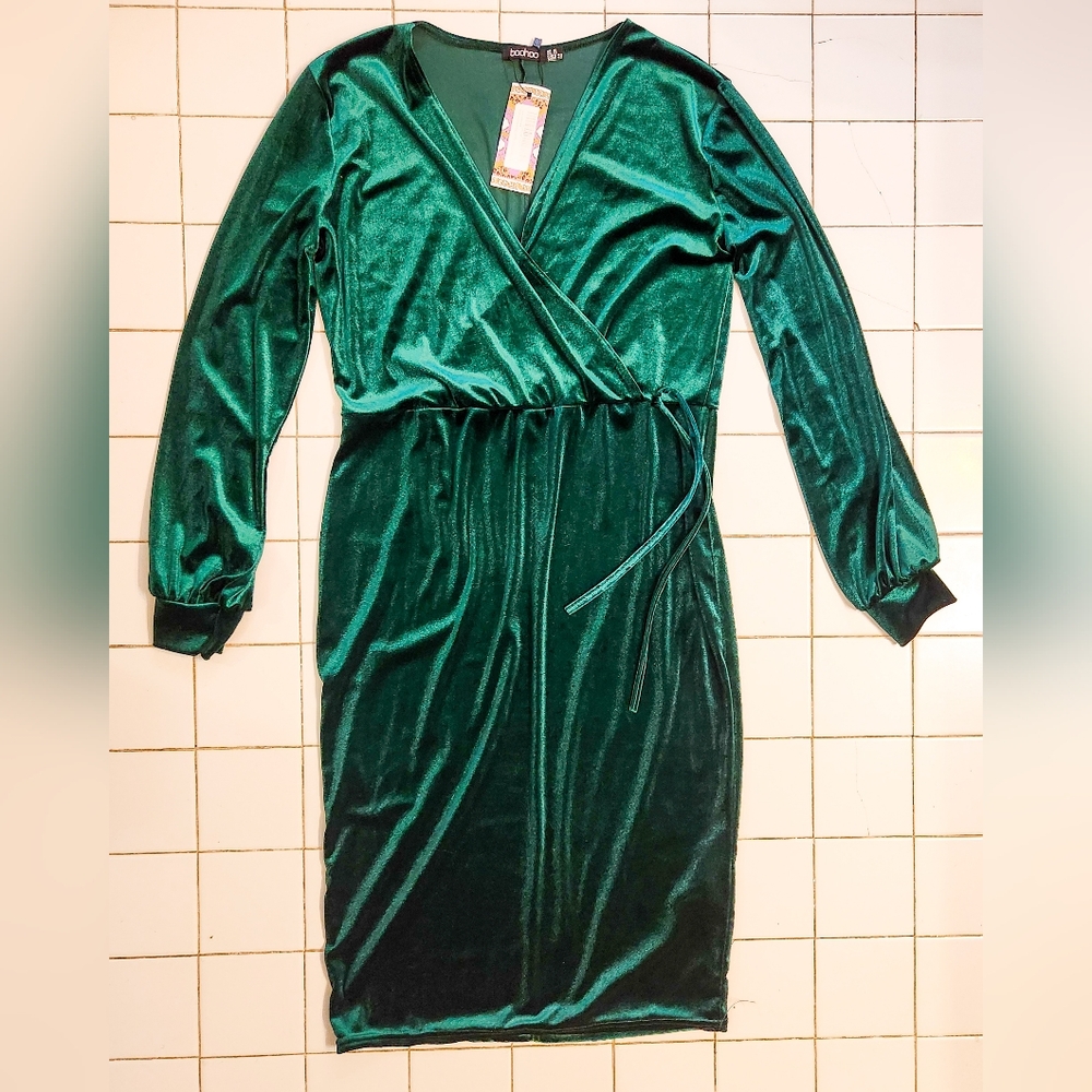 Boohoo Emerald Velvet Wrap Midi Dress